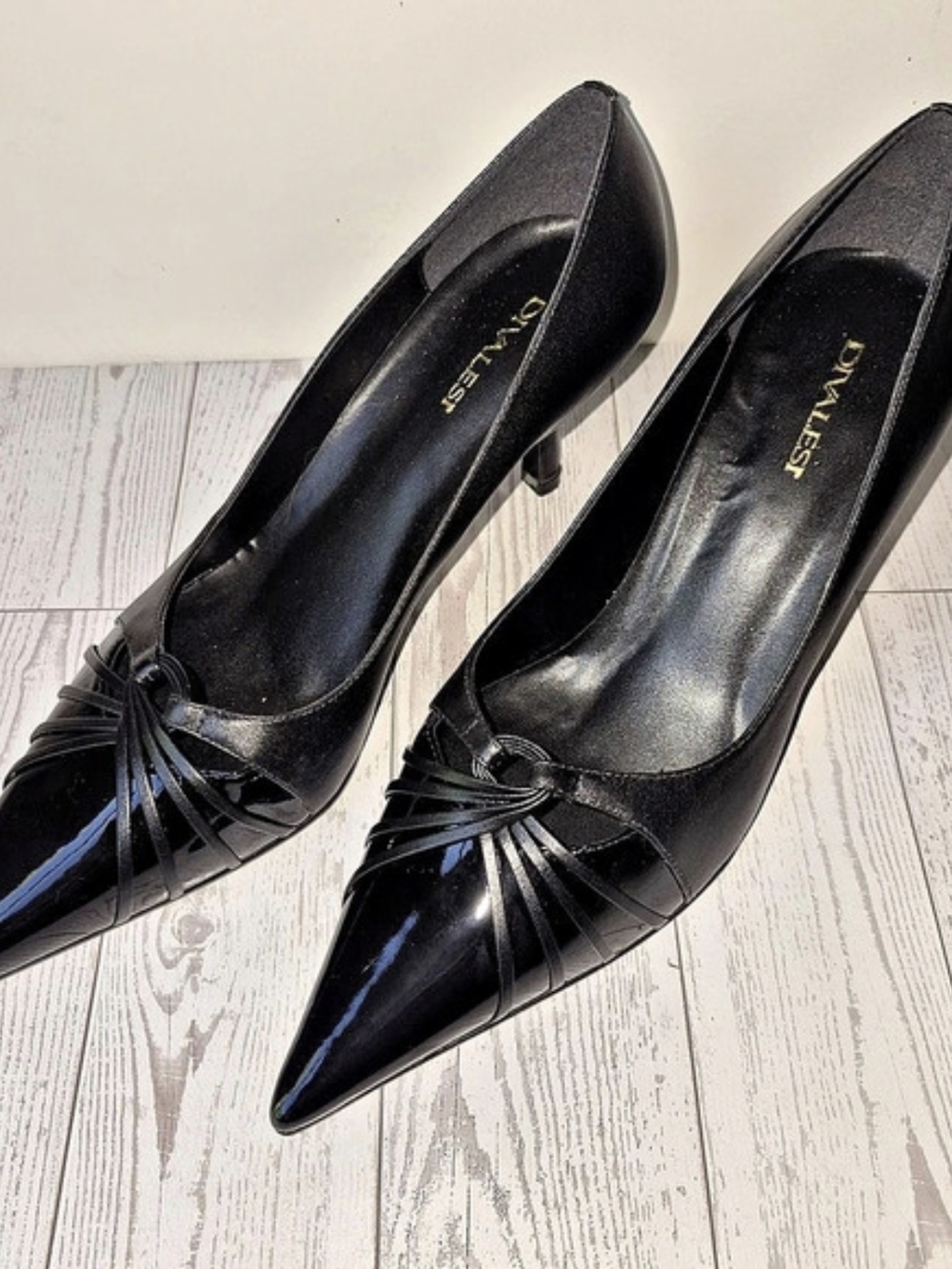 Divalesi Pointed Toe Heels in Black US 8.5